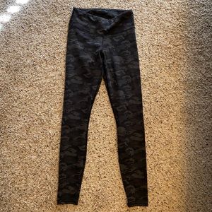 fabletics 7/8 powerhold camo leggings
